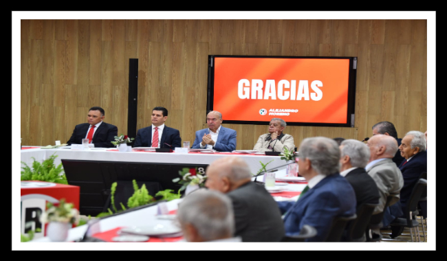 Se reúne Alejandro Moreno con ex gobernadores del PRI