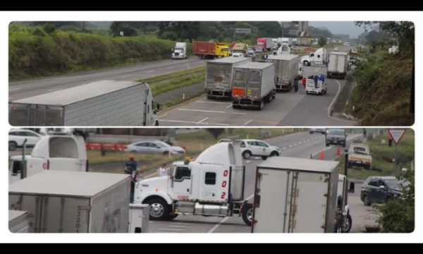 Bloqueo de transportistas causa caos vial en la Córdoba-Veracruz