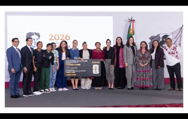Presidenta Claudia Sheinbaum presenta a las cuatro ganadoras del concurso Representa a México en la Inauguración del Mundial