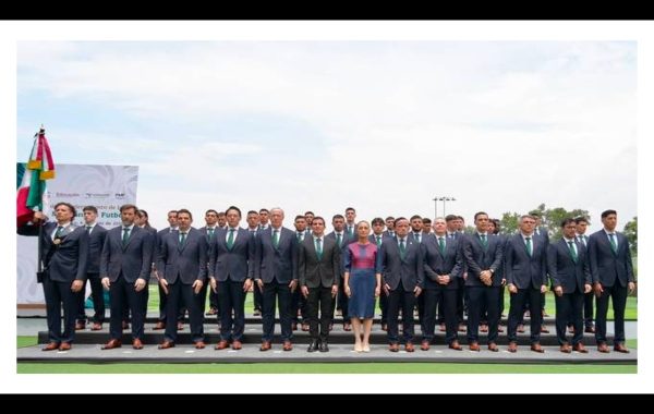 Presidenta Claudia Sheinbaum abandera a la Selección Nacional de México que participará en la Copa Mundial de la FIFA 2026